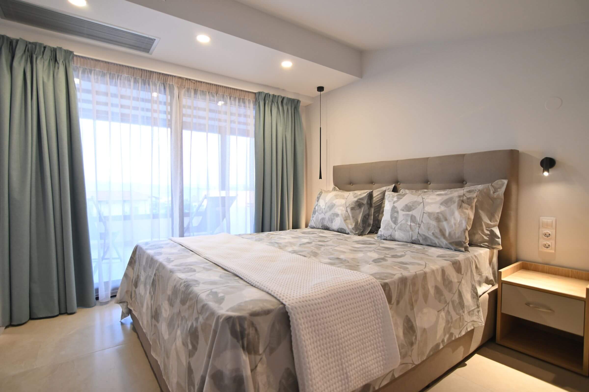 Tres V Suites & Apartments | Bedroom | Stavros